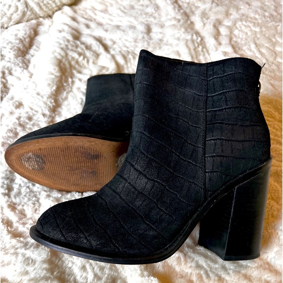 KDB booties - Picture 1 of 4